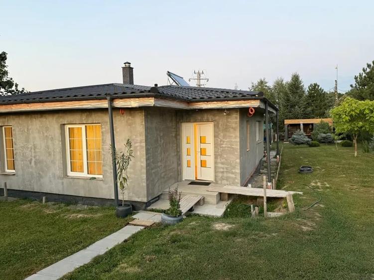 Casă cu 4 camere în Păun