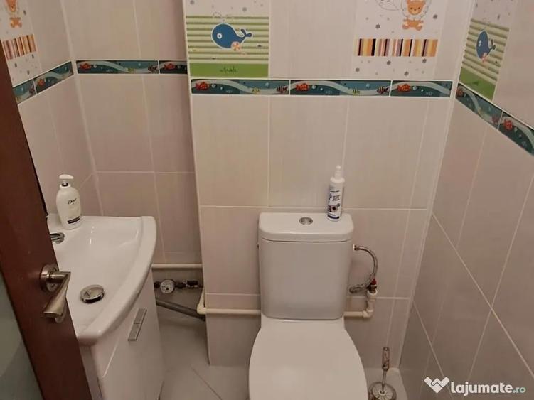 Apartament cu 3 camere decomandat în Micro 17