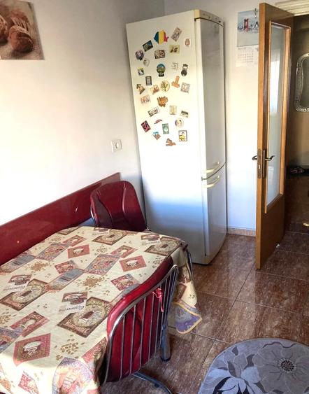 Apartament cu 3 camere decomandat, mobilat în Dacia