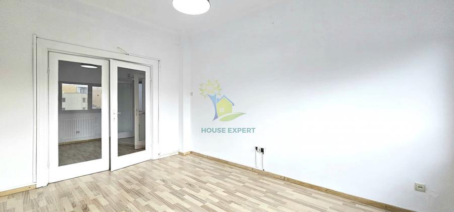 Apartament cu 4 camere semidecomandat în Foișorul de Foc