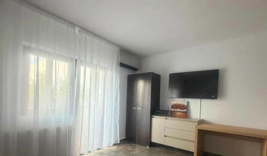 Garsonieră decomandată în 13 Septembrie