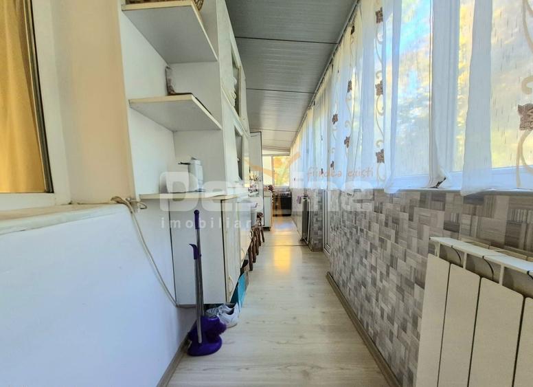 Apartament cu 3 camere semidecomandat în Tomis III