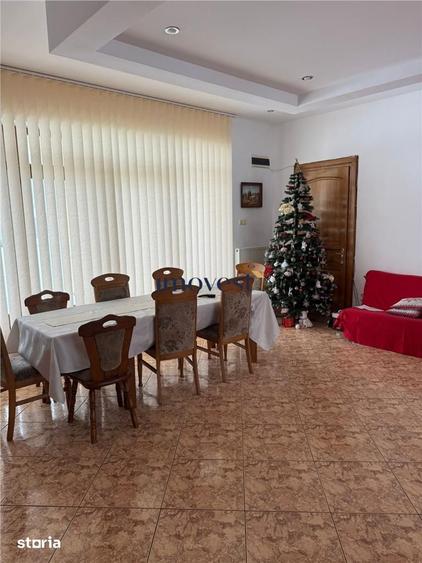 Casă cu 6 camere cu Teren 52000 Mp în Supur