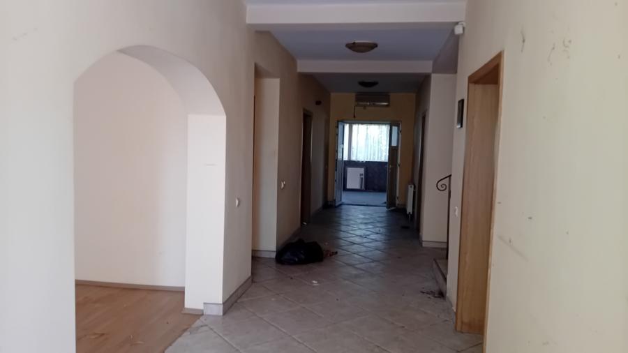 Casă individuală cu 7 camere cu Teren 1551 Mp în Brazi