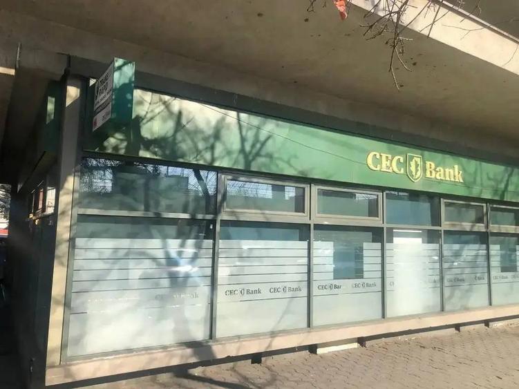 Apartament cu 3 camere semidecomandat în Gara de Nord