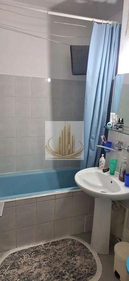 Apartament cu 3 camere decomandat, mobilat în Lipovei