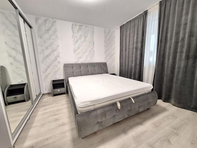 Apartament cu 3 camere semidecomandat în Florești