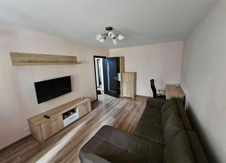 Apartament cu 3 camere decomandat în Aeroport