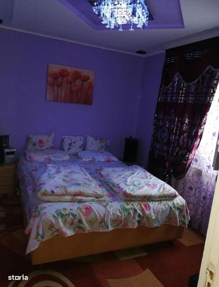Apartament cu 3 camere semidecomandat în Botizului
