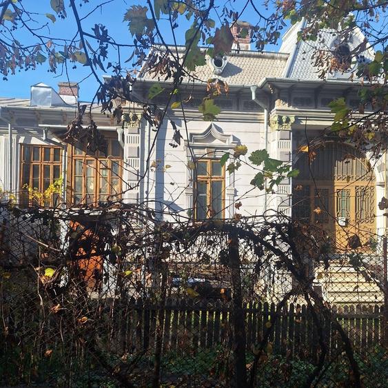Casă cu 4 camere în Ultracentral