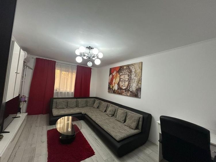 Apartament cu 3 camere decomandat în Drumul Taberei