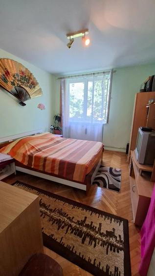 Apartament cu 3 camere decomandat în Tudor