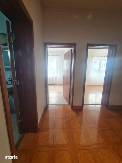 Spațiu comercial, de 110 mp, în Tractorul