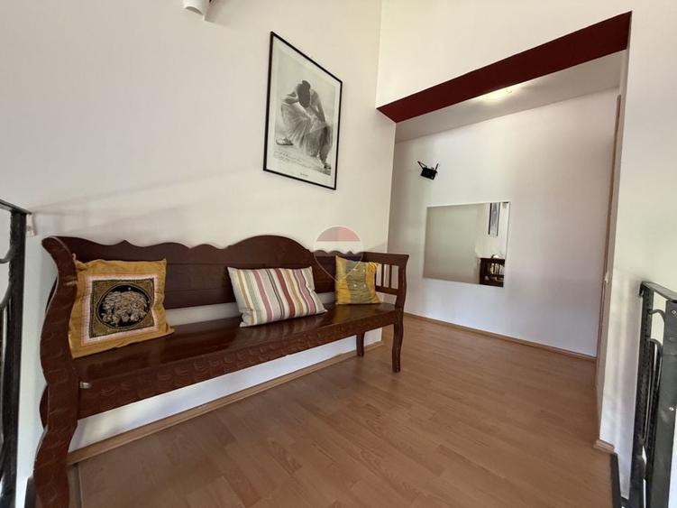 Casă individuală cu 8 camere cu Teren 1947 Mp în Corbeanca