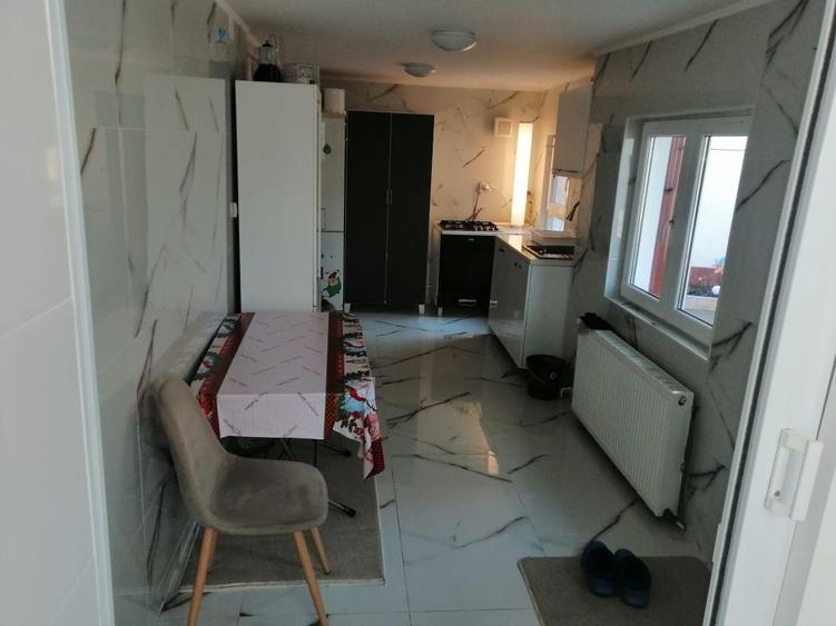 Casă cu 3 camere cu Teren 200 Mp în Central