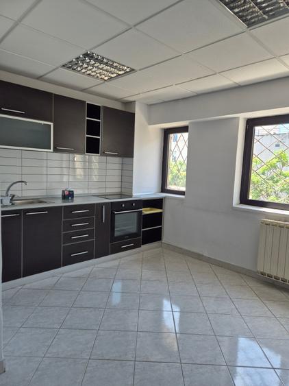 Birou, de 146.47999572754 mp, în P-ța Unirii