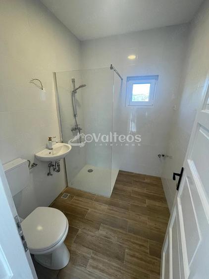 Casă cu 3 camere cu Teren 347 Mp în Central