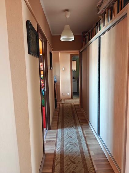 Apartament cu 4 camere decomandat în Dacia