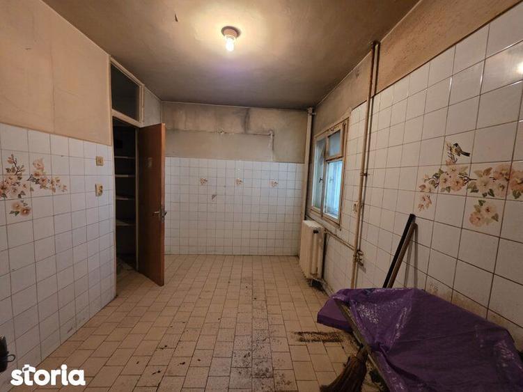 Apartament cu 3 camere semidecomandat în Obor