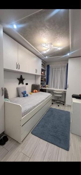 Apartament cu 3 camere decomandat, mobilat în Central