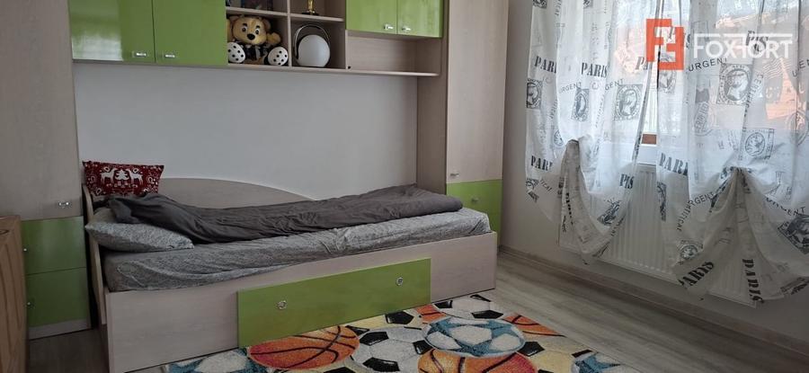 Casă individuală cu 3 camere cu Canalizare în Sânmihaiu Român