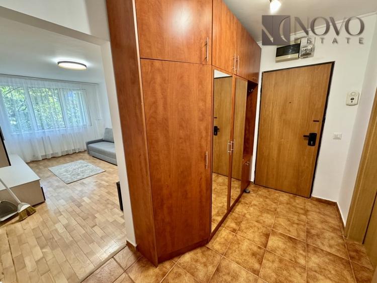 Apartament cu 4 camere semidecomandat, mobilat în Baba Novac