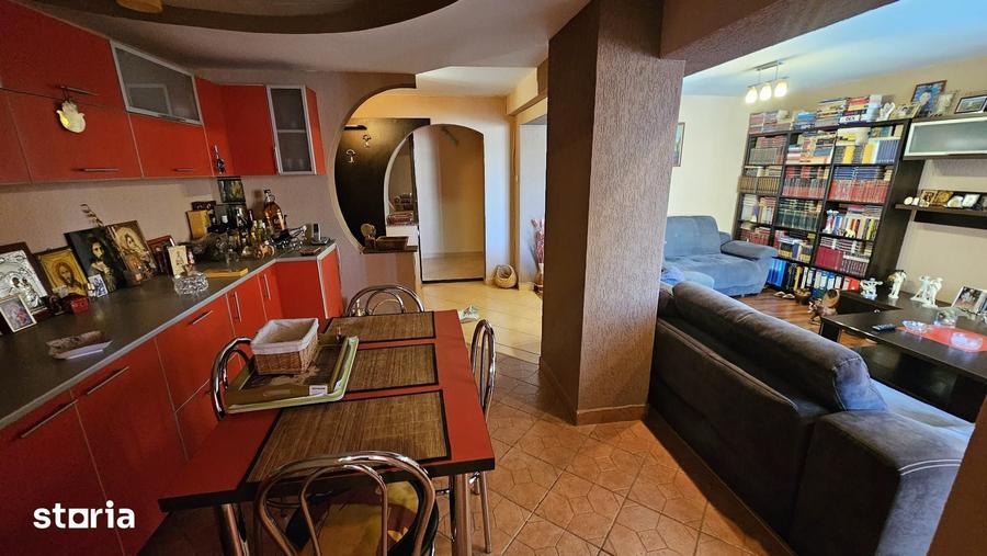 Apartament cu 3 camere decomandat în Găvana