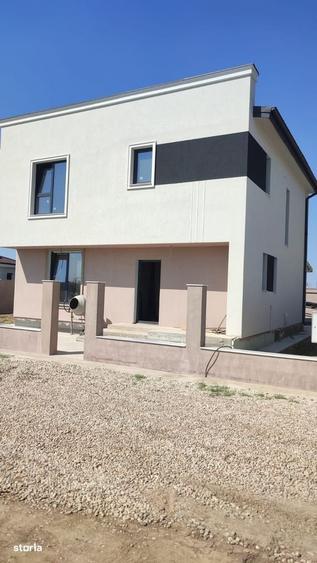 Casă cu 4 camere în Vidra
