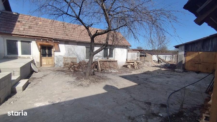 Casă cu 4 camere cu Teren 1900 Mp în Săliștea