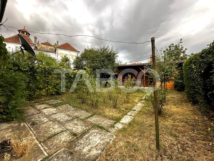 Apartament cu 3 camere decomandat, mobilat în Sub Arini