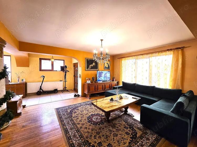 Casă cu 5 camere cu Teren 600 Mp în Central