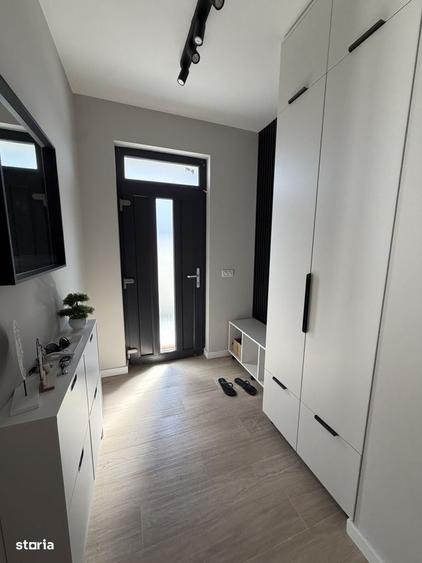 Casă cu 3 camere în Dumbrăvița