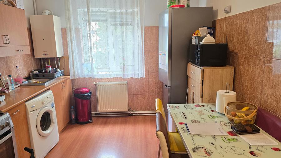 Apartament cu 2 camere semidecomandat în Gojdu