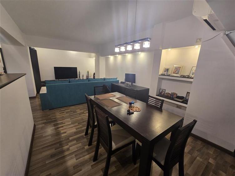 Apartament cu 2 camere decomandat, mobilat în Casa de Cultură