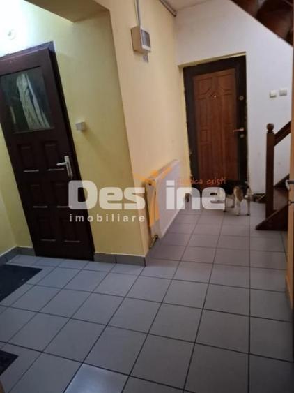 Casă cu 5 camere cu Teren 1521 Mp în Poiana
