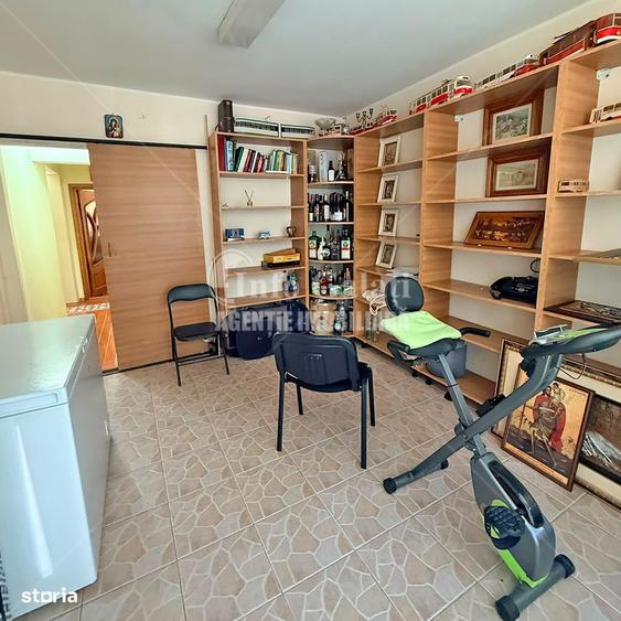 Apartament cu 4 camere în Micro 16