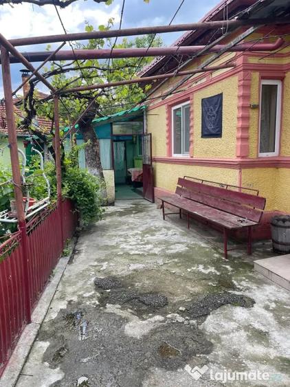 Casă cu 4 camere în Valea Părului