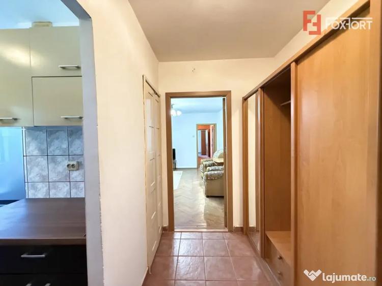 Apartament cu 3 camere semidecomandat în Dacia