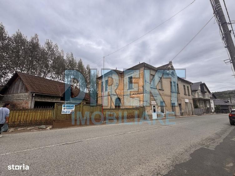 Casă cu 4 camere cu Teren 900 Mp în Central