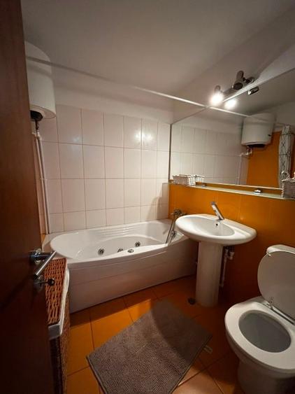 Apartament cu 2 camere semidecomandat, mobilat în P-ța Muncii