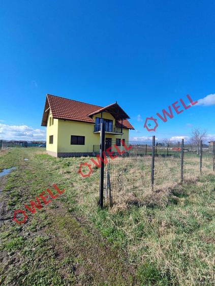 Casă cu 4 camere cu Teren 1122 Mp în Lunca Ozunului