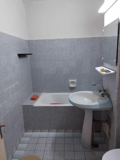 Apartament cu 4 camere decomandat în Casa de Cultură