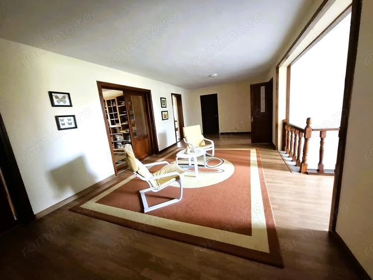 Casă cu 6 camere cu Teren 3150 Mp în Central