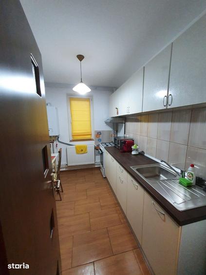 Apartament cu 3 camere semidecomandat în Tomis II