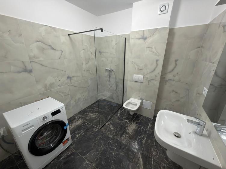 Apartament cu 2 camere, mobilat în Tractorul
