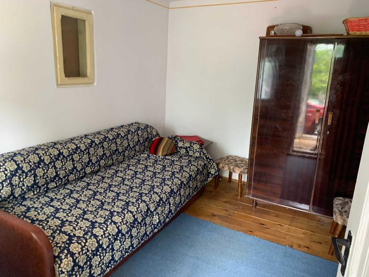 Casă cu 4 camere cu Teren 1000 Mp în Pleșoiu