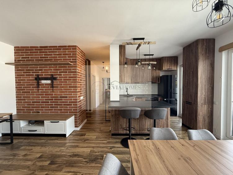 Apartament cu 3 camere semidecomandat, mobilat în Borhanci