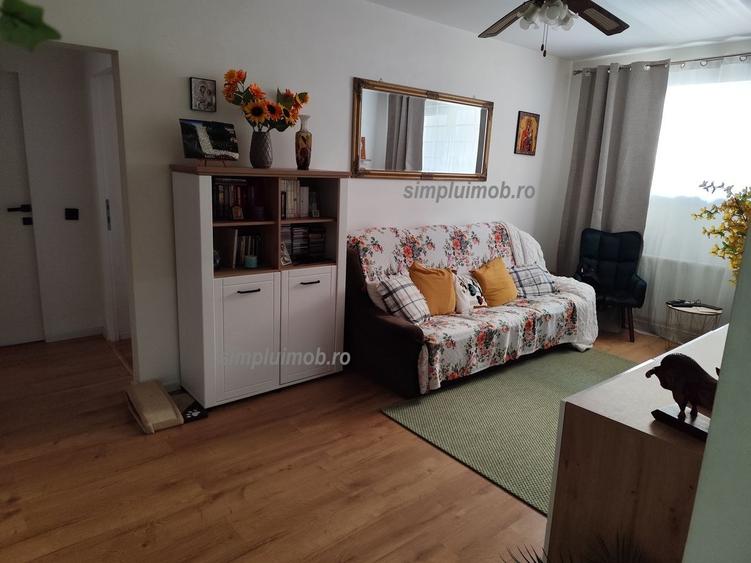 Apartament cu 3 camere semidecomandat, mobilat în Titan