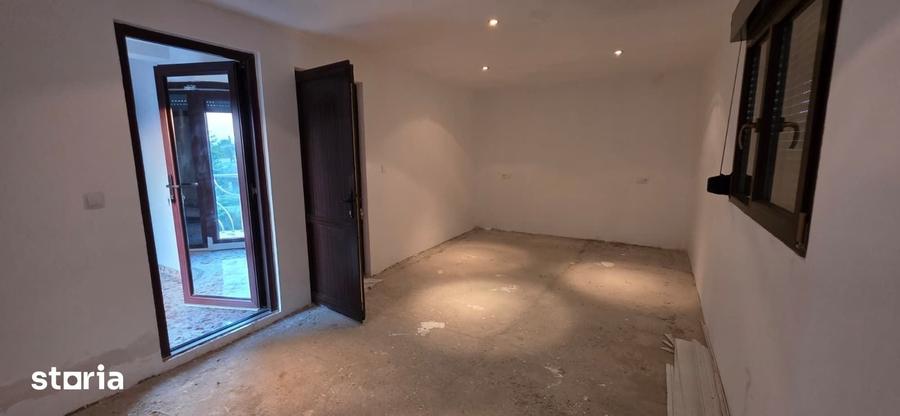 Casă cu 6 camere cu Teren 769 Mp în Prăjești