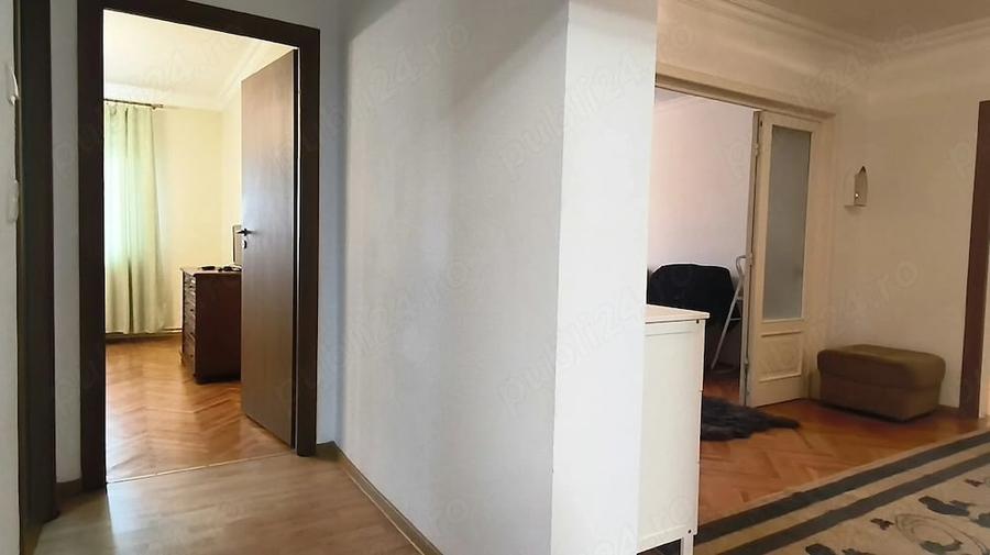 Apartament cu 4 camere decomandat în Central